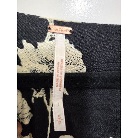 Free People Black & White Floral Wrap Dress With Ruffle Sleeves Size S/P - Picture 7 of 7